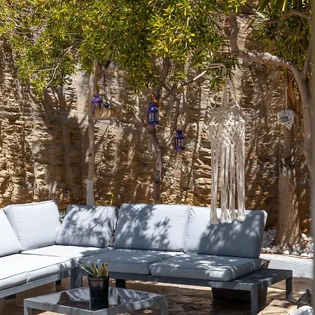 Fiamegou Andros باتسي